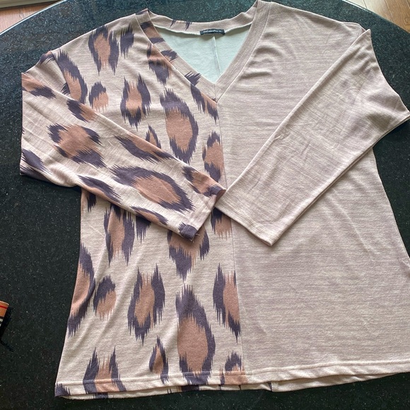 JustFashionsNow top - Picture 1 of 2